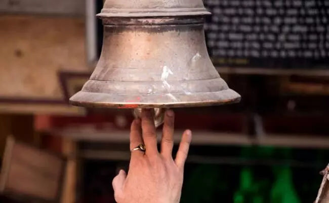 ಚಿಕ್ಕಮಗಳೂರು | ದಲಿತ ಯುವಕರು ದೇವಸ್ಥಾನ ಪ್ರವೇಶಿಸಿದ್ದಕ್ಕೆ ಪೂಜೆ ಸ್ಥಗಿತ : ದೇಗುಲಕ್ಕೆ ಬೀಗ ಹಾಕಿದ ತಹಶೀಲ್ದಾರ್