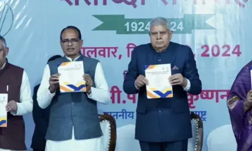 ಪ್ರತಿಭಟನಾನಿರತ ರೈತರೊಂದಿಗೆ ಏಕೆ ಮಾತುಕತೆ ನಡೆಸಲಿಲ್ಲ?: ಕೃಷಿ ಸಚಿವರಿಗೆ ಉಪರಾಷ್ಟ್ರಪತಿ ಪ್ರಶ್ನೆ