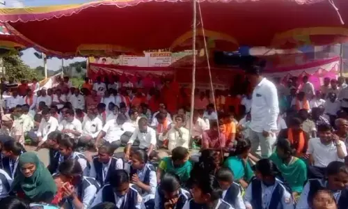 ರಾಯಚೂರು | ಬಾಂಗ್ಲಾ ಹಿಂದೂಗಳ ಪರ ಪ್ರತಿಭಟನೆಯಲ್ಲಿ ಕಾಲೇಜು ವಿದ್ಯಾರ್ಥಿಗಳ ಬಳಕೆಗೆ ಟೀಕೆ