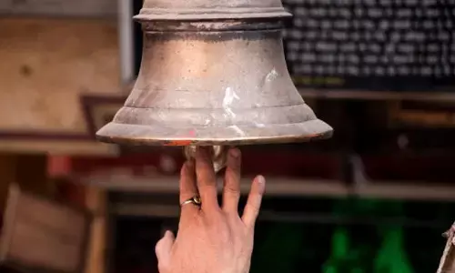 ಚಿಕ್ಕಮಗಳೂರು | ದಲಿತ ಯುವಕರು ದೇವಸ್ಥಾನ ಪ್ರವೇಶಿಸಿದ್ದಕ್ಕೆ ಪೂಜೆ ಸ್ಥಗಿತ : ದೇಗುಲಕ್ಕೆ ಬೀಗ ಹಾಕಿದ ತಹಶೀಲ್ದಾರ್