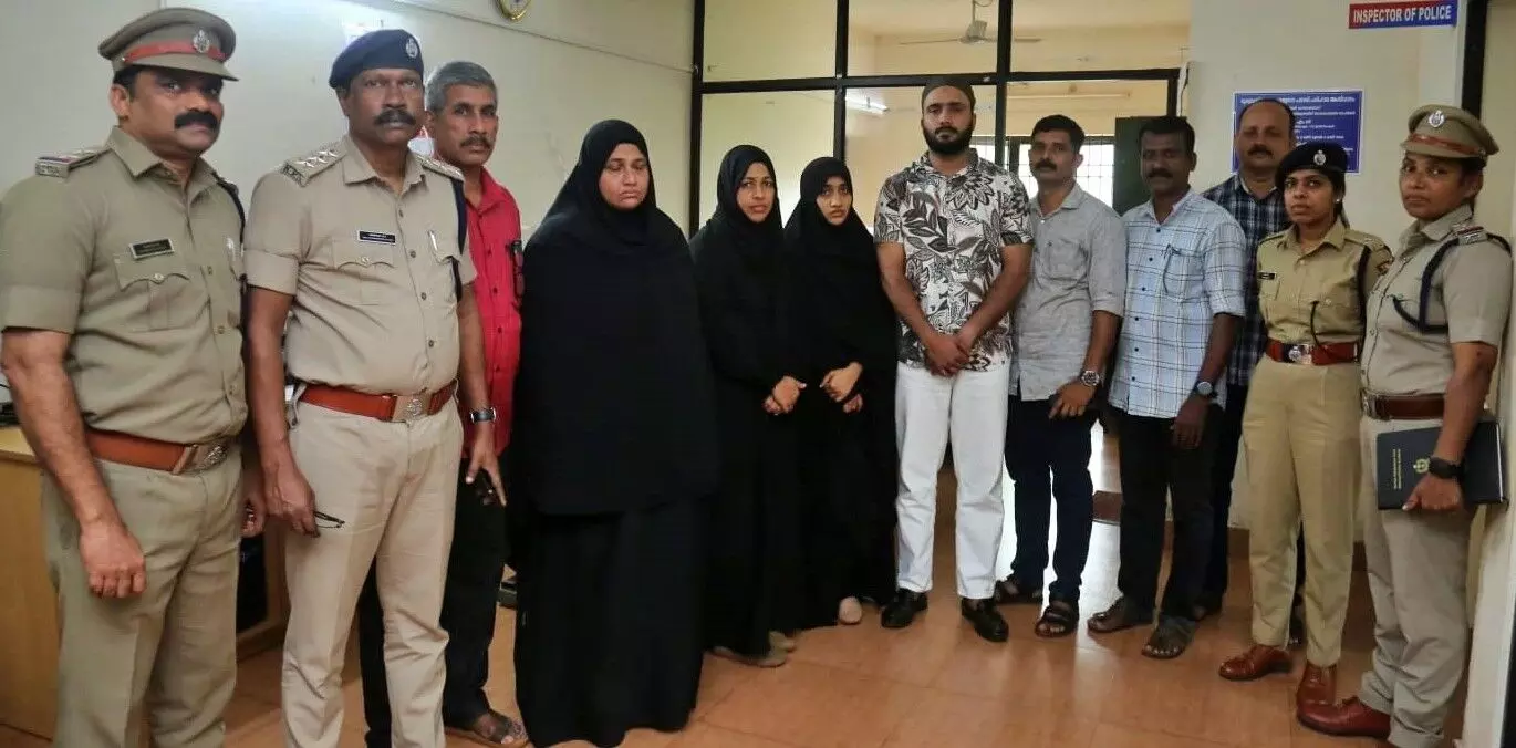 ಕಾಸರಗೋಡು| ಅನಿವಾಸಿ ಉದ್ಯಮಿಯ ಕೊಲೆ ಪ್ರಕರಣ: ಮೂವರು ಮಹಿಳೆಯರು ಸೇರಿ ನಾಲ್ವರ ಬಂಧನ ಕಾಸರಗೋಡು| ಅನಿವಾಸಿ ಉದ್ಯಮಿಯ ಕೊಲೆ ಪ್ರಕರಣ: ಮೂವರು ಮಹಿಳೆಯರು ಸೇರಿ ನಾಲ್ವರ ಬಂಧನ