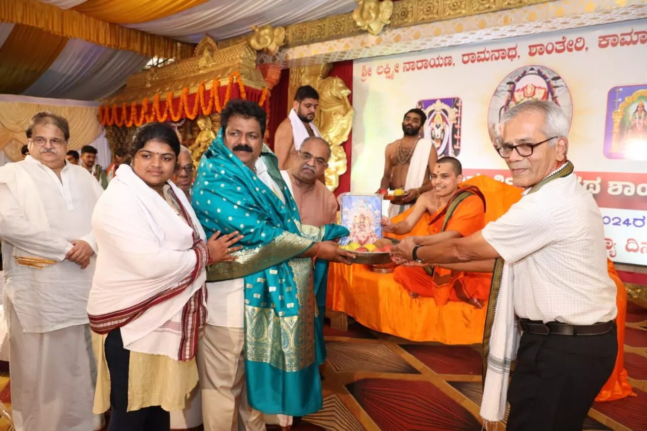 ವೈಯಕ್ತಿಕ ಹಿತಾಸಕ್ತಿಯನ್ನು ಬದಿಗಿಟ್ಟು ಜನಸೇವೆಯನ್ನು ಮಾಡಿ: ಶ್ರೀಮದ್ ವಿದ್ಯಾಧೀಶ ಸ್ವಾಮಿ