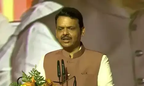 ಮಹಾರಾಷ್ಟ್ರದ ನೂತನ ಮುಖ್ಯಮಂತ್ರಿಯಾಗಿ ದೇವೇಂದ್ರ ಫಡ್ನವೀಸ್ ಪ್ರಮಾಣ ವಚನ ಸ್ವೀಕಾರ