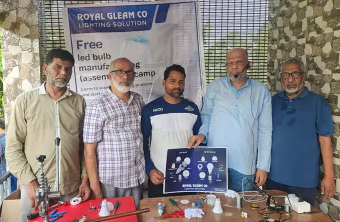 ರಾಯಲ್ ಗ್ಲೀಮ್ ಕಂಪೆನಿ, ಸೌಹಾರ್ದ ಮೂಡುಬಿದಿರೆ ವತಿಯಿಂದ ಉಚಿತ ಎಲ್ಇಡಿ ಬಲ್ಬ್ ತಯಾರಿಕೆ ತರಬೇತಿ ರಾಯಲ್ ಗ್ಲೀಮ್ ಕಂಪೆನಿ, ಸೌಹಾರ್ದ ಮೂಡುಬಿದಿರೆ ವತಿಯಿಂದ ಉಚಿತ ಎಲ್ಇಡಿ ಬಲ್ಬ್ ತಯಾರಿಕೆ ತರಬೇತಿ
