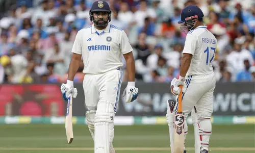 ಸ್ಟಾರ್ಕ್ ಬೌಲಿಂಗ್‌ ದಾಳಿಗೆ ತತ್ತರಿಸಿದ ಭಾರತ; 180 ರನ್​ ಗೆ ಆಲೌಟ್