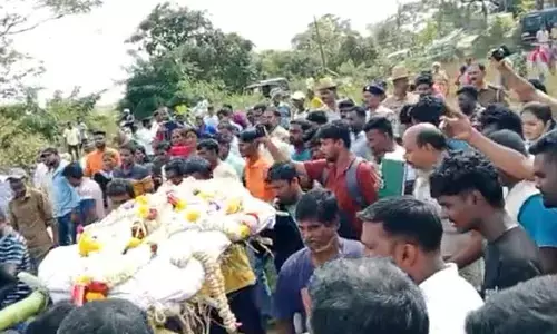 ಚಿಕ್ಕಮಗಳೂರು: ಶವ ಹೂಳುವ ಜಾಗದ ವಿಚಾರಕ್ಕೆ ದಲಿತರು, ಒಕ್ಕಲಿಗರ ನಡುವೆ ವಾಗ್ವಾದ