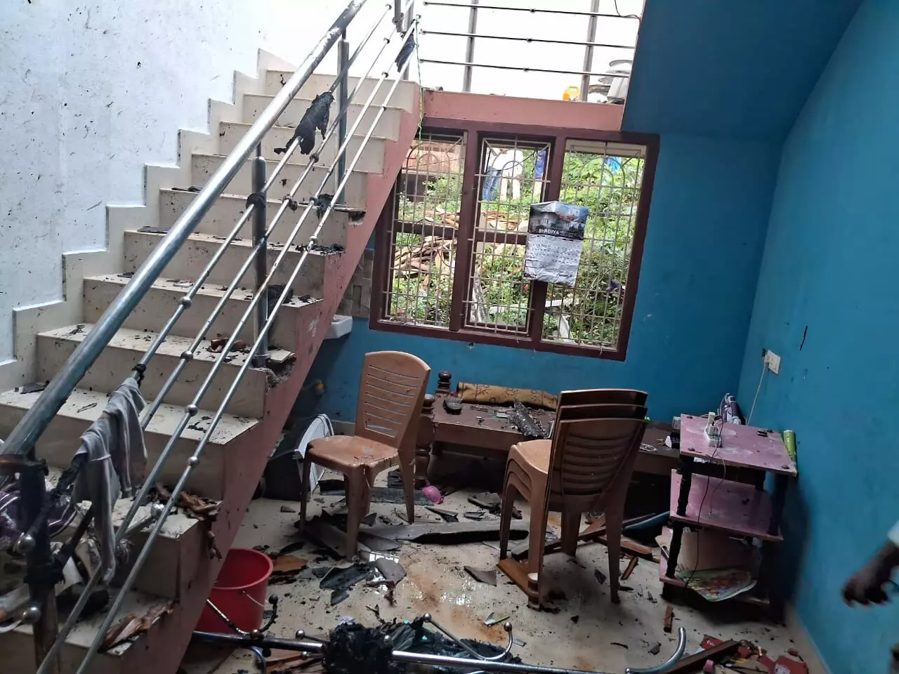 ಮಂಜನಾಡಿ : ಗ್ಯಾಸ್ ಸ್ಫೋಟ; ತಾಯಿ, ಮಕ್ಕಳಿಗೆ ಗಂಭೀರ ಗಾಯ ಮಂಜನಾಡಿ : ಗ್ಯಾಸ್ ಸ್ಫೋಟ; ತಾಯಿ, ಮಕ್ಕಳಿಗೆ ಗಂಭೀರ ಗಾಯ