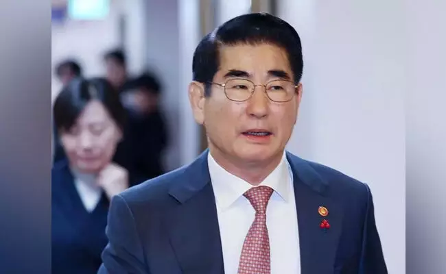 ಮಿಲಿಟರಿ ಕಾನೂನು ಜಾರಿ ಪ್ರಕರಣ: ದಕ್ಷಿಣ ಕೊರಿಯಾ ಮಾಜಿ ರಕ್ಷಣಾ ಸಚಿವ ಬಂಧನ ಮಿಲಿಟರಿ ಕಾನೂನು ಜಾರಿ ಪ್ರಕರಣ: ದಕ್ಷಿಣ ಕೊರಿಯಾ ಮಾಜಿ ರಕ್ಷಣಾ ಸಚಿವ ಬಂಧನ