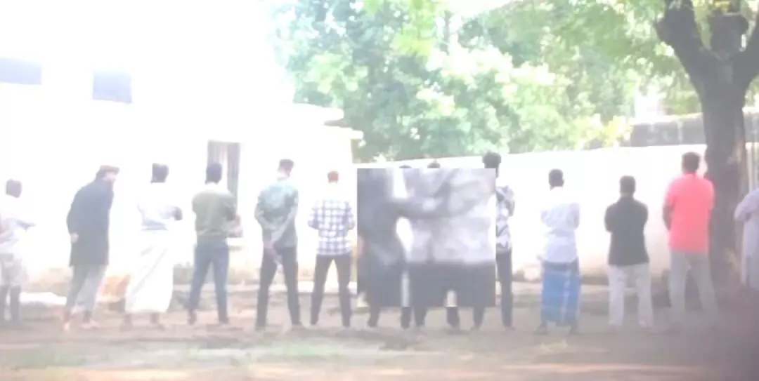 ಕಲಬುರಗಿ ಕೇಂದ್ರ ಕಾರಾಗೃಹದಲ್ಲಿ ಜೈಲರ್ ಇರುವಾಗಲೇ ಮೊಬೈಲ್ ಬಳಕೆ ಮಾಡಿದ ಕೈದಿ : ಮತ್ತೊಂದು ವಿಡಿಯೋ ವೈರಲ್