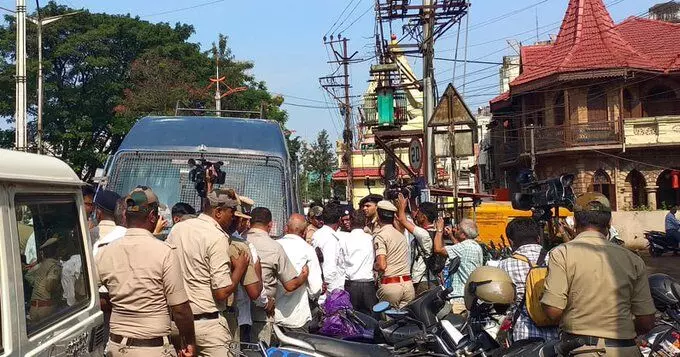 ಬೆಳಗಾವಿ: ಚಳಿಗಾಲದ ಅಧಿವೇಶನ ವಿರೋಧಿಸಿ ಮಹಾಮೇಳಾವ್; ಎಂಇಎಸ್ ಕಾರ್ಯಕರ್ತರನ್ನು ವಶಕ್ಕೆ ಪಡೆದ ಪೊಲೀಸರು