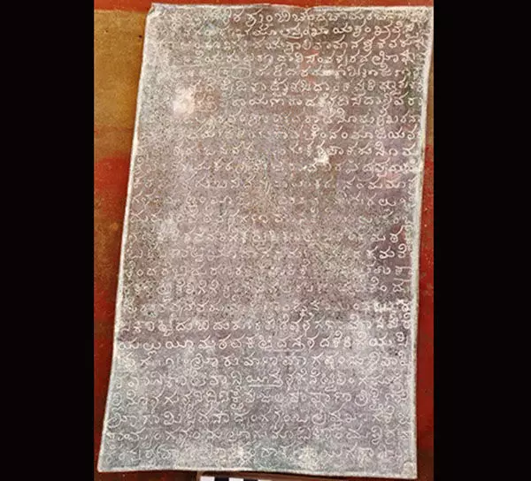 ತಲ್ಲೂರು: ಕೆಳದಿ ಅರಸರು ಸೂಫಿ ಸಂತರಿಗೆ ನೀಡಿದ ತಾಮ್ರಪಟ ದಾನ ಶಾಸನ ಪತ್ತೆ ತಲ್ಲೂರು: ಕೆಳದಿ ಅರಸರು ಸೂಫಿ ಸಂತರಿಗೆ ನೀಡಿದ ತಾಮ್ರಪಟ ದಾನ ಶಾಸನ ಪತ್ತೆ