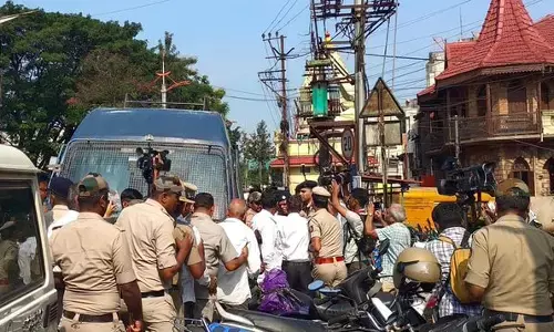 ಬೆಳಗಾವಿ: ಚಳಿಗಾಲದ ಅಧಿವೇಶನ ವಿರೋಧಿಸಿ ಮಹಾಮೇಳಾವ್; ಎಂಇಎಸ್ ಕಾರ್ಯಕರ್ತರನ್ನು ವಶಕ್ಕೆ ಪಡೆದ ಪೊಲೀಸರು