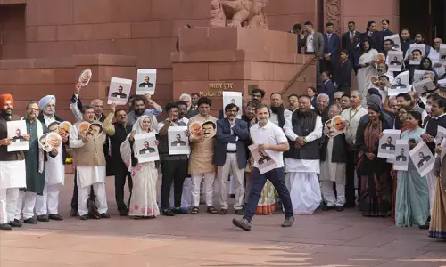 ಅದಾನಿ, ಸಂಭಲ್, ಮಣಿಪುರ ಕುರಿತು ಪ್ರತಿಪಕ್ಷಗಳ ಪ್ರತಿಭಟನೆ ; ಸಂಸತ್ತು ಮತ್ತೆ ಮುಂದೂಡಿಕೆ