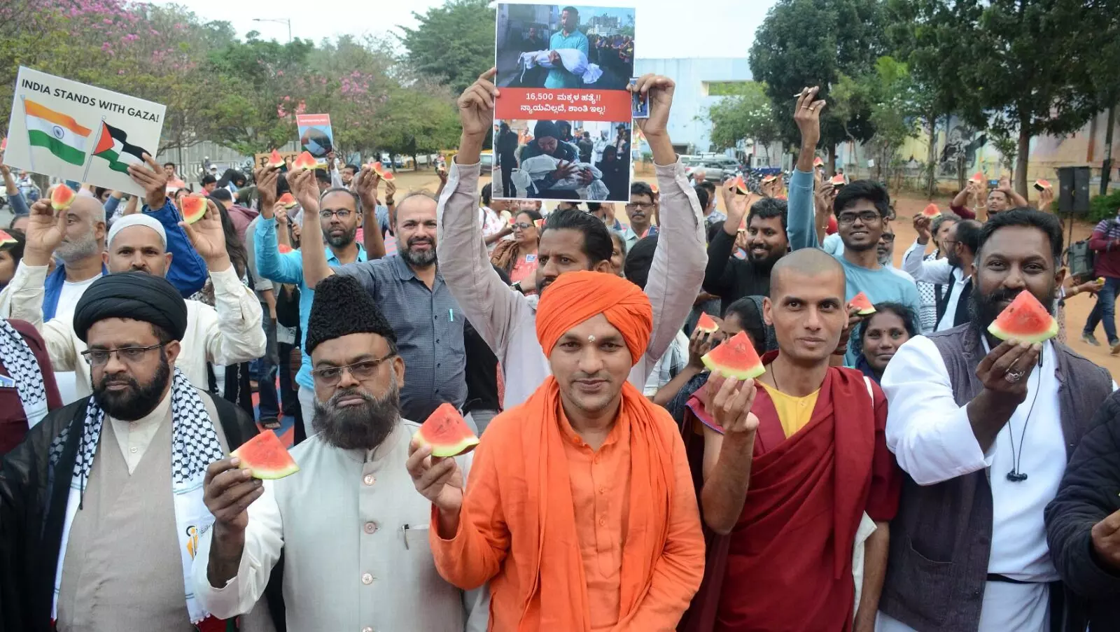 “ಯುದ್ಧ ಪರವಾಗಿರುವ ಇಸ್ರೇಲ್‍ಗೆ ಭಾರತ ಕಡಿವಾಣ ಹಾಕಲಿ: ಬೆಂಗಳೂರಿನಲ್ಲಿ ಸರ್ವಧರ್ಮಗಳ ಗುರುಗಳ ಕರೆ