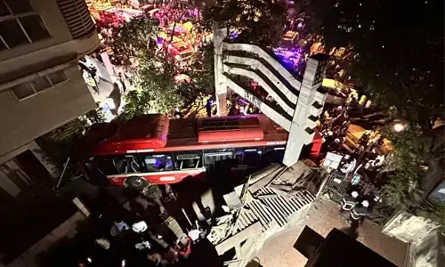 15ಕ್ಕೂ ಹೆಚ್ಚು ವಾಹನಗಳಿಗೆ ಢಿಕ್ಕಿಯಾದ ಬೆಸ್ಟ್ ಬಸ್: 4 ಮಂದಿ ಮೃತ್ಯು