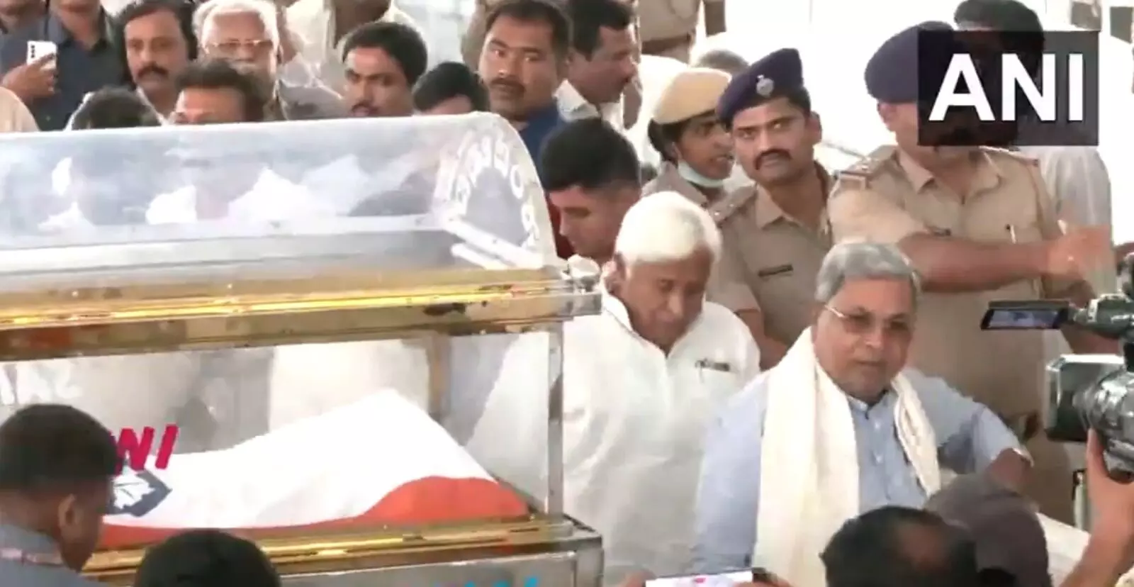 ಎಸ್.ಎಂ. ಕೃಷ್ಣ ಅವರ ಪಾರ್ಥಿವ ಶರೀರದ ಅಂತಿಮ ದರ್ಶನ ಪಡೆದ ಸಿಎಂ ಸಿದ್ದರಾಮಯ್ಯ