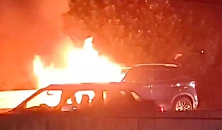 ಬೆಳಗಾವಿ | ಕಾರಿಗೆ ಆಕಸ್ಮಿಕ ಬೆಂಕಿ : ಪ್ರಯಾಣಿಕರು ಪಾರು