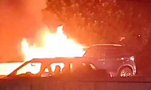 ಬೆಳಗಾವಿ | ಕಾರಿಗೆ ಆಕಸ್ಮಿಕ ಬೆಂಕಿ : ಪ್ರಯಾಣಿಕರು ಪಾರು