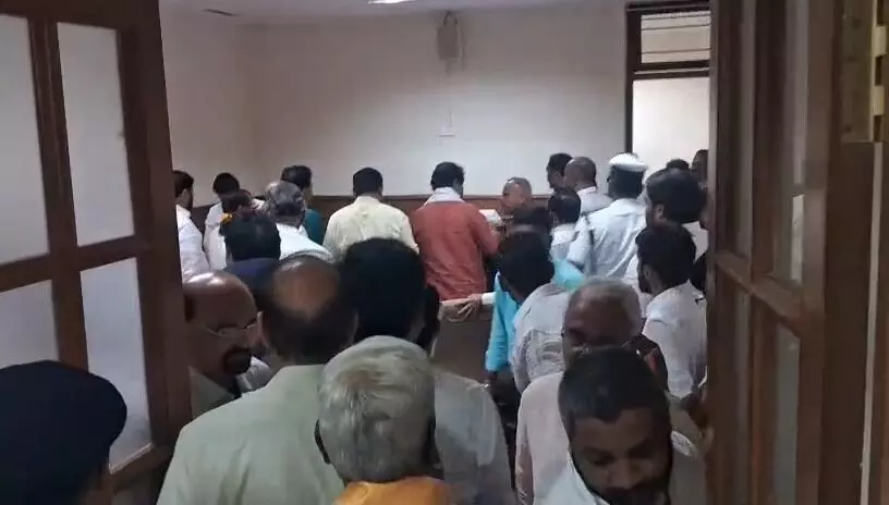 ಬೆಳಗಾವಿ ಅಧಿವೇಶನ | ಸ್ಪೀಕರ್ ಕಚೇರಿಗೆ ನುಗ್ಗಿ ಬಿಜೆಪಿ ಶಾಸಕರಿಂದ ಗದ್ದಲ