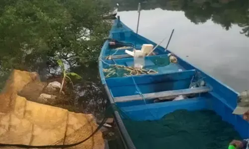 ಉಳ್ಳಾಲ: ಅಲೆಯ ರಭಸಕ್ಕೆ ಮೀನುಗಾರಿಕಾ ಸಾಮಗ್ರಿ ಸಮುದ್ರ ಪಾಲು