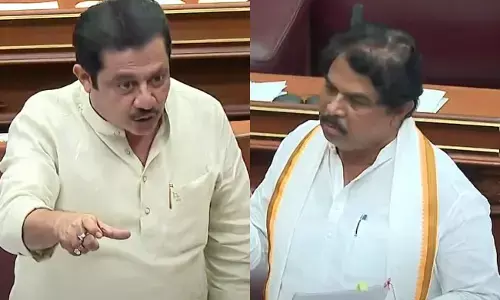 ವಕ್ಫ್ ವಿಚಾರ |  ವಿಪಕ್ಷ ನಾಯಕ ಅಶೋಕ್, ಸಚಿವ ಝಮೀರ್ ಅಹ್ಮದ್ ನಡುವೆ ವಾಗ್ವಾದ