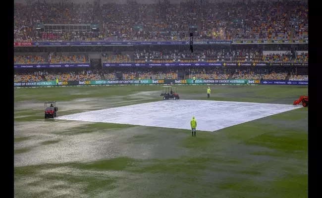 ಬ್ರಿಸ್ಬೇನ್ | ಮೊದಲ ದಿನ ಮಳೆಯದ್ದೇ ಆಟ