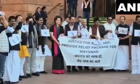 Photo of Congress Mps protesting outside parliment