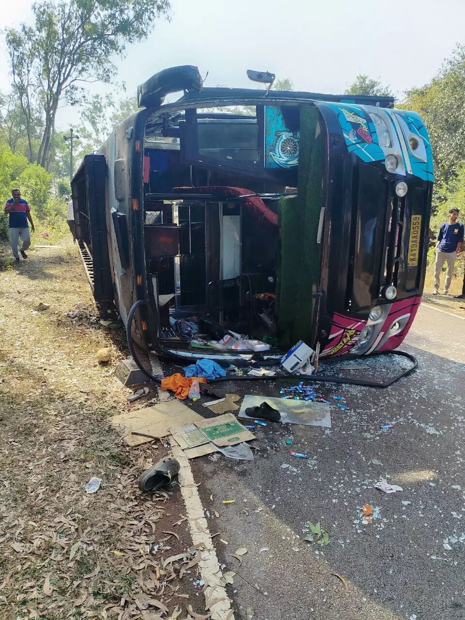 ಸಾಗರ | ಬಿ.ಸಿ.ರೋಡ್ ನಿಂದ ಜೋಗಕ್ಕೆ ಪ್ರವಾಸ ಬಂದಿದ್ದ ಬಸ್ ಪಲ್ಟಿ: 20ಕ್ಕೂ ಅಧಿಕ ಮಂದಿಗೆ ಗಾಯ