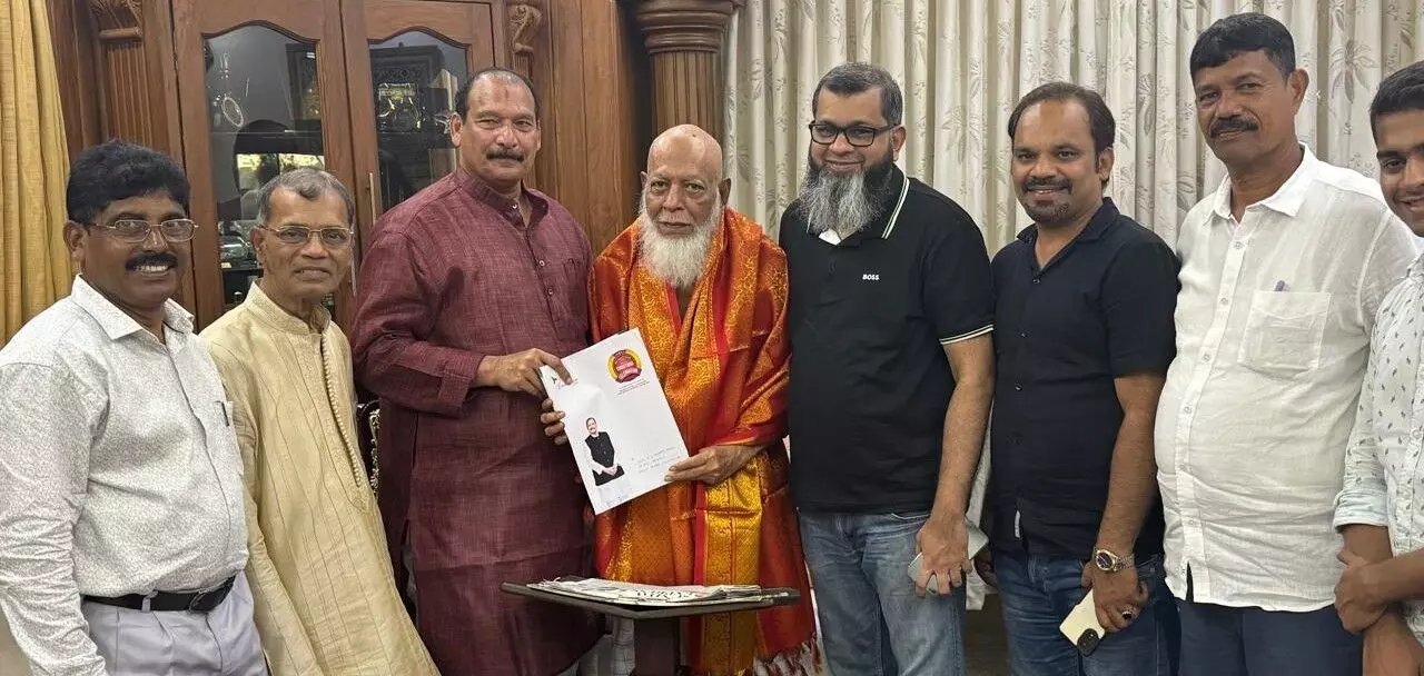 ಹಾಜಿ ಕೆಎಸ್ ಮಸೂದ್ ರನ್ನು ಭೇಟಿಯಾಗಿ ಕ್ರಿಸ್ಮಸ್ ಕಾರ್ಯಕ್ರಮಕ್ಕೆ ಆಹ್ವಾನಿಸಿದ ಐವನ್ ಡಿಸೋಜಾ