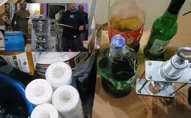 ಮಂಡ್ಯ | ನಕಲಿ ಮದ್ಯ ತಯಾರಿಕಾ ಘಟಕದ ಮೇಲೆ ದಾಳಿ : ಲಕ್ಷಾಂತರ ರೂ. ಮೌಲ್ಯದ ಯಂತ್ರ, ಮದ್ಯ ವಶ ಮಂಡ್ಯ | ನಕಲಿ ಮದ್ಯ ತಯಾರಿಕಾ ಘಟಕದ ಮೇಲೆ ದಾಳಿ : ಲಕ್ಷಾಂತರ ರೂ. ಮೌಲ್ಯದ ಯಂತ್ರ, ಮದ್ಯ ವಶ