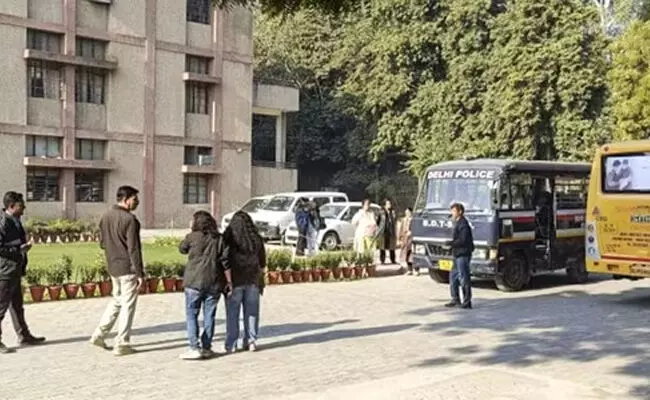 ದಿಲ್ಲಿಯ ಹಲವು ಶಾಲೆಗಳಿಗೆ ಬಾಂಬ್ ಬೆದರಿಕೆ; ವಾರದಲ್ಲಿ ಎರಡನೇ ಬೆದರಿಕೆ ಸಂದೇಶ