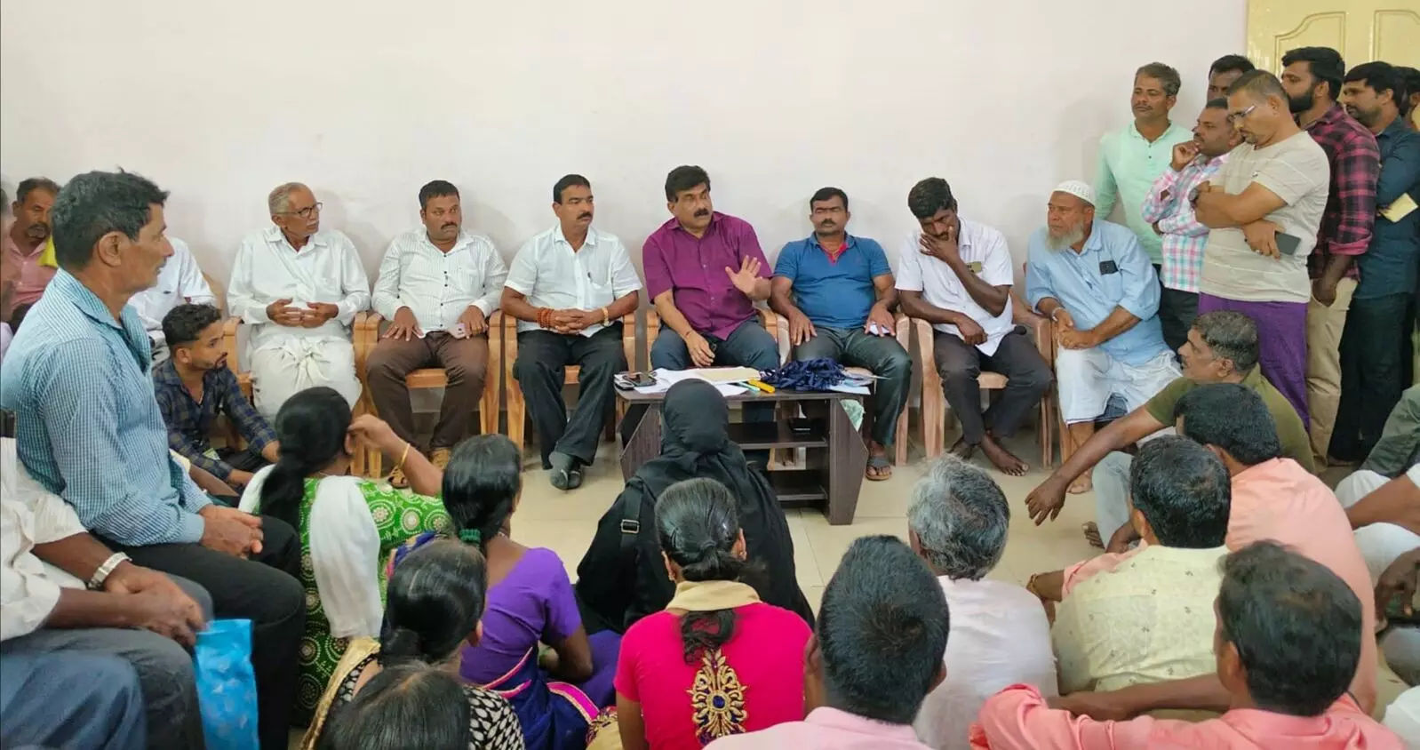 ಭೂಕಬಳಿಕೆ ನಿಷೇಧ ಕಾಯಿದೆ: ಅರಣ್ಯ ಭೂಮಿ ಹಕ್ಕು ಹೋರಾಟಗಾರರಿಂದ ಸಡಲಿಕೆಗೆ ಆಗ್ರಹ ಭೂಕಬಳಿಕೆ ನಿಷೇಧ ಕಾಯಿದೆ: ಅರಣ್ಯ ಭೂಮಿ ಹಕ್ಕು ಹೋರಾಟಗಾರರಿಂದ ಸಡಲಿಕೆಗೆ ಆಗ್ರಹ