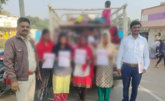 ಯಾದಗಿರಿ | ಕಾರ್ಮಿಕ ಇಲಾಖೆಯಿಂದ ದಾಳಿ : 14 ಬಾಲ ಕಾರ್ಮಿಕರ ರಕ್ಷಣೆ ಯಾದಗಿರಿ | ಕಾರ್ಮಿಕ ಇಲಾಖೆಯಿಂದ ದಾಳಿ : 14 ಬಾಲ ಕಾರ್ಮಿಕರ ರಕ್ಷಣೆ