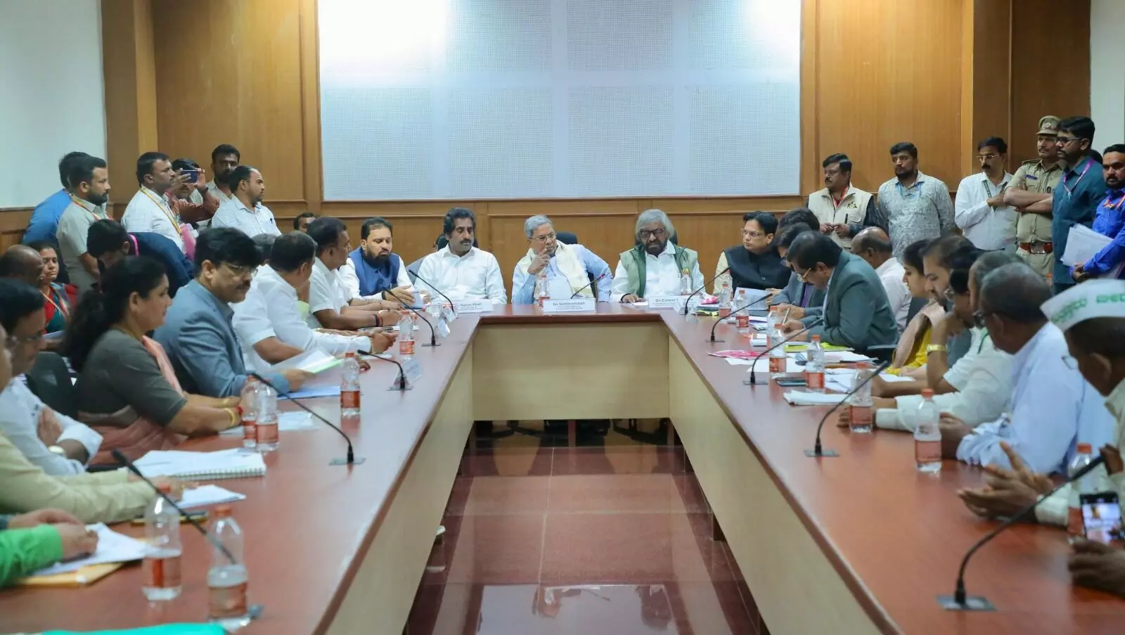 Photo of Metting Photo of Metting