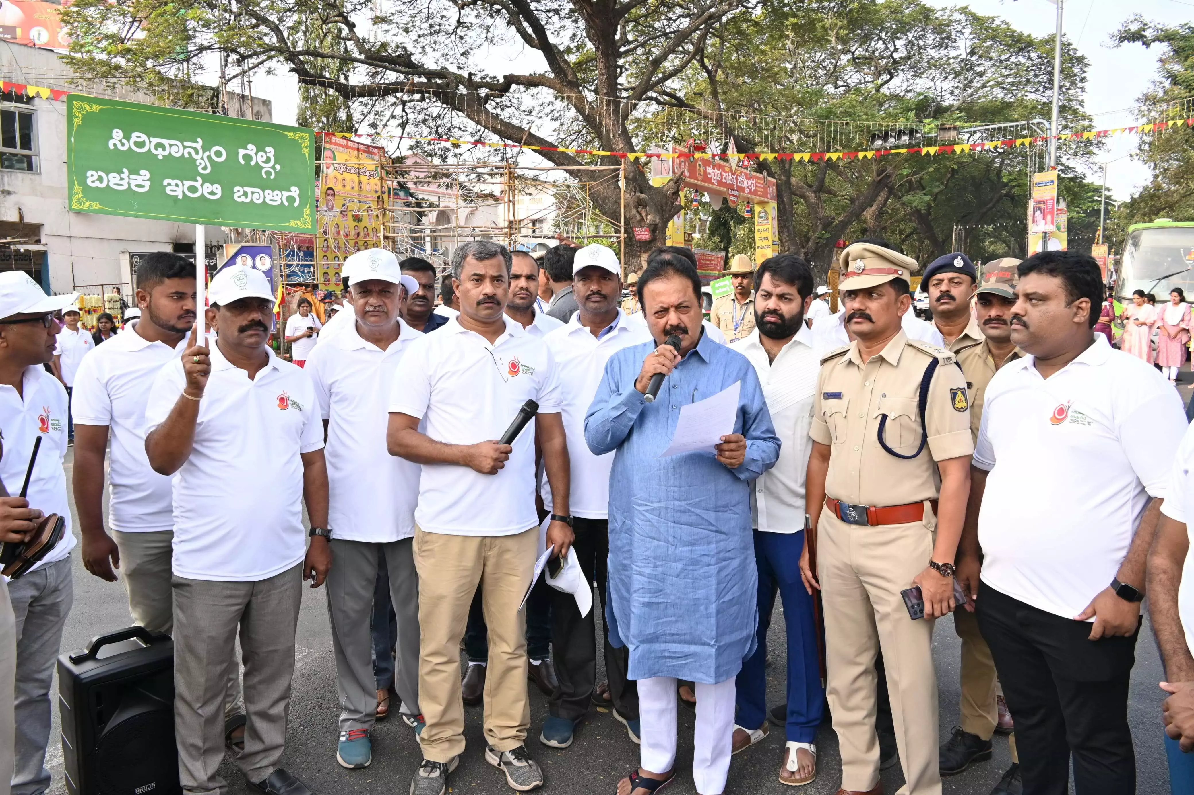 ಮಂಡ್ಯ: ಕೃಷಿ ಇಲಾಖೆಯಿಂದ ಸಿರಿಧಾನ್ಯ ನಡಿಗೆ