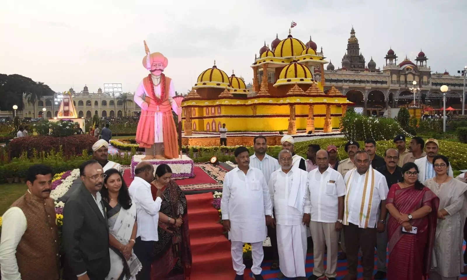 ಫಲಪುಷ್ಪ ಪ್ರದರ್ಶನಕ್ಕೆ ಜಿಲ್ಲಾ ಉಸ್ತುವಾರಿ ಸಚಿವರಿಂದ ಚಾಲನೆ ಫಲಪುಷ್ಪ ಪ್ರದರ್ಶನಕ್ಕೆ ಜಿಲ್ಲಾ ಉಸ್ತುವಾರಿ ಸಚಿವರಿಂದ ಚಾಲನೆ