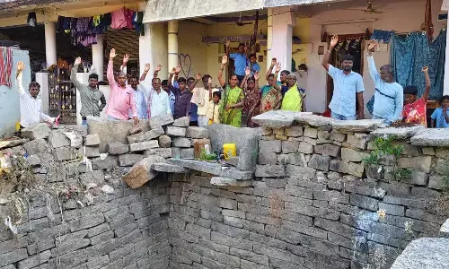 ಯಾದಗಿರಿ: ತೆರೆದ ಬಾವಿ ಶೀಘ್ರದಲ್ಲೇ ಮುಚ್ಚುವಂತೆ ಗ್ರಾಮಸ್ಥರಿಂದ ಪ್ರತಿಭಟನೆ