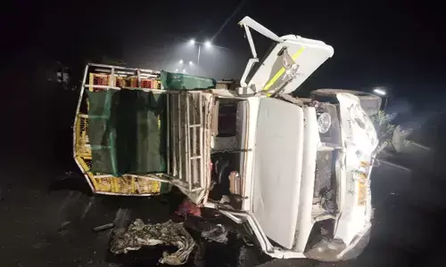 ಕುಂದಾಪುರ: ಕೋಳಿ ಸಾಗಾಟದ ಪಿಕಪ್ ವಾಹನ ಪಲ್ಟಿ; ನೂರಾರು ಕೋಳಿಗಳು ಸಾವು