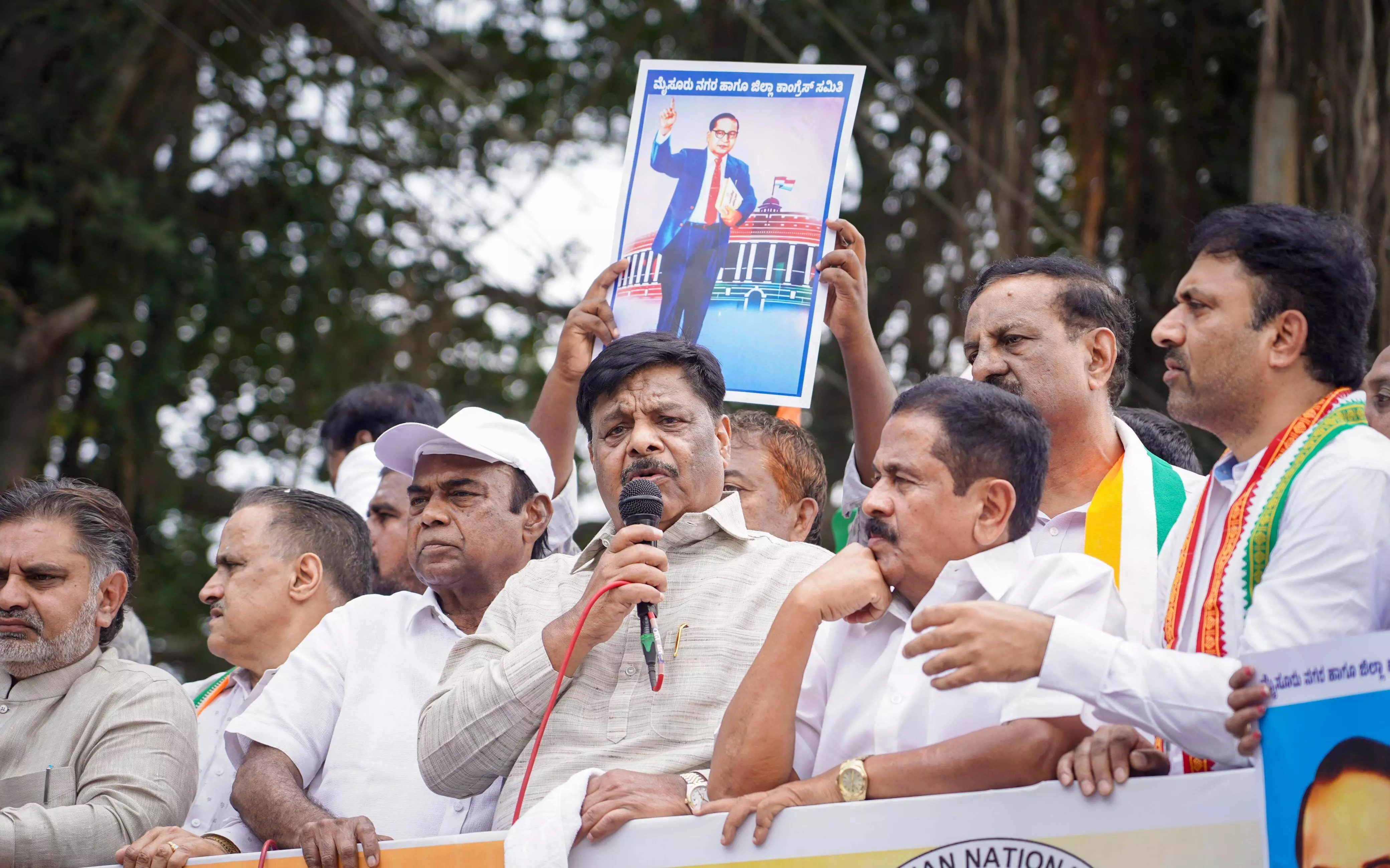 ‘ಅಂಬೇಡ್ಕರ್ ಏನು ಮಹಾ?’ ಎನ್ನುತ್ತಿರುವ ಅಮಿತ್ ಶಾ ಅವರನ್ನು ವಜಾಗೊಳಿಸಿ : ಎಚ್.ಸಿ.ಮಹದೇವಪ್ಪ