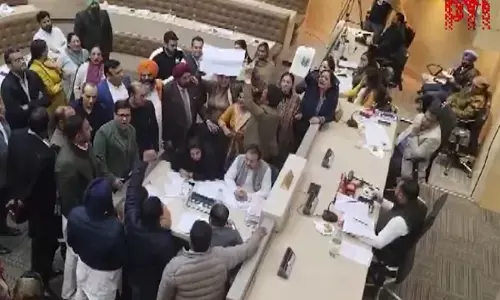 ಚಂಡೀಗಢ ಮುನಿಸಿಪಾಲಿಟಿಯಲ್ಲಿ ಹೊಡೆದಾಡಿಕೊಂಡ ಬಿಜೆಪಿ, ಕಾಂಗ್ರೆಸ್-ಆಪ್ ಕೌನ್ಸಿಲರ್‌ಗಳು