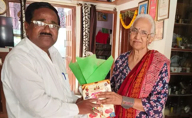 ಕಲಬುರಗಿ | ಯುವ ಬರಹಗಾರರಿಂದ ಸ್ಮರಣ ಸಂಚಿಕೆ ಹೊರತರಲಾಗುತ್ತಿರುವುದು ಹೆಮ್ಮೆಯ ಸಂಗತಿ: ಡಾ.ಲಲಿತಾ ನಾಯಕ ಕಲಬುರಗಿ | ಯುವ ಬರಹಗಾರರಿಂದ ಸ್ಮರಣ ಸಂಚಿಕೆ ಹೊರತರಲಾಗುತ್ತಿರುವುದು ಹೆಮ್ಮೆಯ ಸಂಗತಿ: ಡಾ.ಲಲಿತಾ ನಾಯಕ