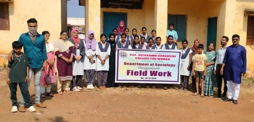 ಕಲಬುರಗಿ | ಆದಿವಾಸಿ ಸಮಾಜದ ಕುರಿತು ಸಮೀಕ್ಷೆ ನಡೆಸಿದ ವಿಜಿ ವ್ಯುಮೆನ್ಸ್ ಕಾಲೇಜಿನ ವಿದ್ಯಾರ್ಥಿನಿಯರು ಕಲಬುರಗಿ | ಆದಿವಾಸಿ ಸಮಾಜದ ಕುರಿತು ಸಮೀಕ್ಷೆ ನಡೆಸಿದ ವಿಜಿ ವ್ಯುಮೆನ್ಸ್ ಕಾಲೇಜಿನ ವಿದ್ಯಾರ್ಥಿನಿಯರು