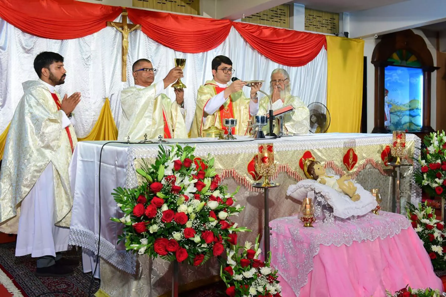 ಉಡುಪಿ ಜಿಲ್ಲೆಯಾದ್ಯಂತ ಸಂಭ್ರಮದ ಕ್ರಿಸ್ಮಸ್ ಆಚರಣೆ ಉಡುಪಿ ಜಿಲ್ಲೆಯಾದ್ಯಂತ ಸಂಭ್ರಮದ ಕ್ರಿಸ್ಮಸ್ ಆಚರಣೆ