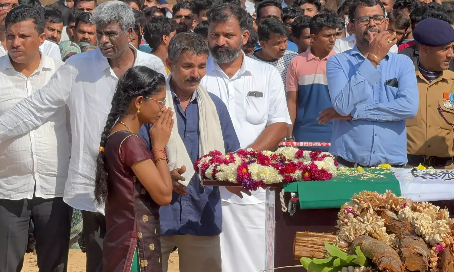 ಕುಂದಾಪುರ: ವೀರಯೋಧ ಅನೂಪ್‌ಗೆ ಸಾವಿರಾರು ಮಂದಿಯಿಂದ ಭಾವಪೂರ್ಣ ವಿದಾಯ