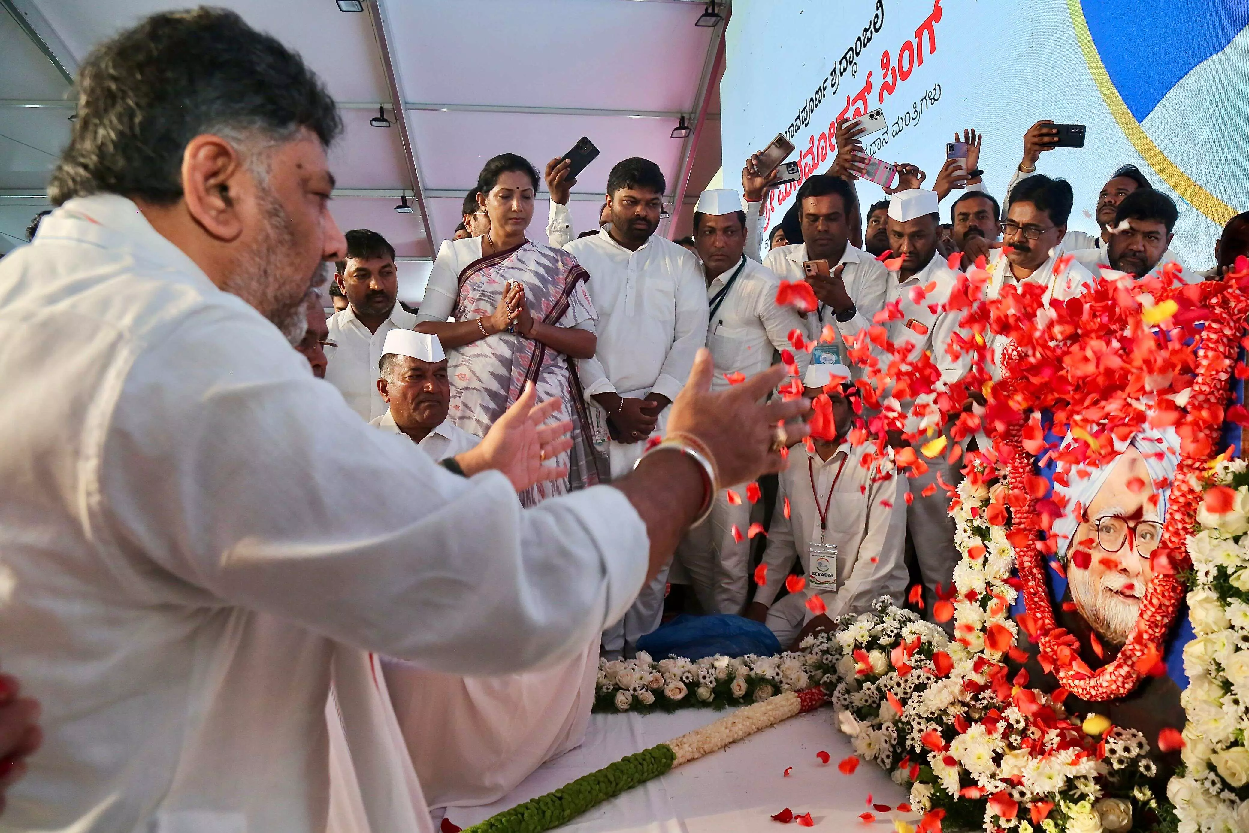 ಬೆಂವಿವಿಯಲ್ಲಿ ಮನಮೋಹನ್ ಸಿಂಗ್ ಹೆಸರಿನಲ್ಲಿ ಅಧ್ಯಯನ ಕೇಂದ್ರ : ಡಿ.ಕೆ.ಶಿವಕುಮಾರ್ ಬೆಂವಿವಿಯಲ್ಲಿ ಮನಮೋಹನ್ ಸಿಂಗ್ ಹೆಸರಿನಲ್ಲಿ ಅಧ್ಯಯನ ಕೇಂದ್ರ : ಡಿ.ಕೆ.ಶಿವಕುಮಾರ್