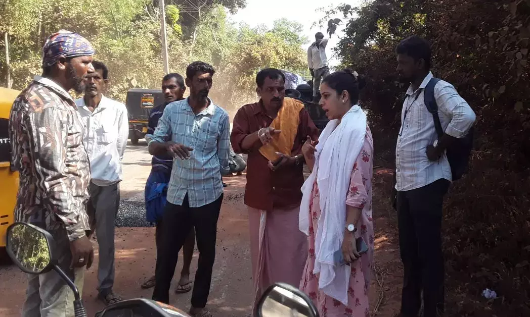 ಉಪ್ಪಿನಂಗಡಿ| ಸಮರ್ಪಕವಾಗದ ಹೊಂಡ ಮುಚ್ಚುವ ಕಾಮಗಾರಿ: ಗ್ರಾಮಸ್ಥರಿಂದ ಗುತ್ತಿಗೆದಾರ ತರಾಟೆಗೆ