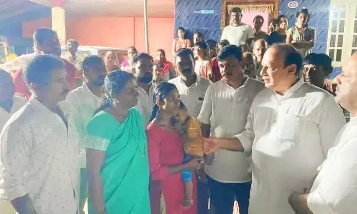 ಹುತಾತ್ಮ ಯೋಧ ಅನೂಪ್ ಪೂಜಾರಿ ಮನೆಗೆ ಸ್ಪೀಕರ್‌ ಯುಟಿ ಖಾದರ್‌ ಭೇಟಿ; ಕುಟುಂಬದ ಸದಸ್ಯರಿಗೆ ಸಾಂತ್ವನ