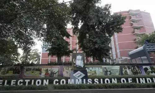 ಚುನಾವಣಾ ಆಯೋಗ ಎಂಬ ಹಲ್ಲು ಕಿತ್ತ ಹಾವು