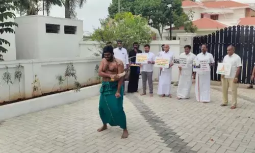 ತಮಿಳುನಾಡು ಸರ್ಕಾರದ ವಿರುದ್ಧ ಪ್ರತಿಭಟನೆ: ಸ್ವಯಂ ಛಡಿಯೇಟು ಬಾರಿಸಿಕೊಂಡ ಕೆ ಅಣ್ಣಾಮಲೈ