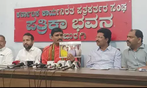 ಗುತ್ತಿಗೆದಾರ ಆತ್ಮಹತ್ಯೆಯಲ್ಲಿ ಪ್ರಿಯಾಂಕ್ ಖರ್ಗೆ ಹಸ್ತಕ್ಷೇಪವಿದೆ: ಆಂದೋಲಾ ಶ್ರೀ ಆರೋಪ